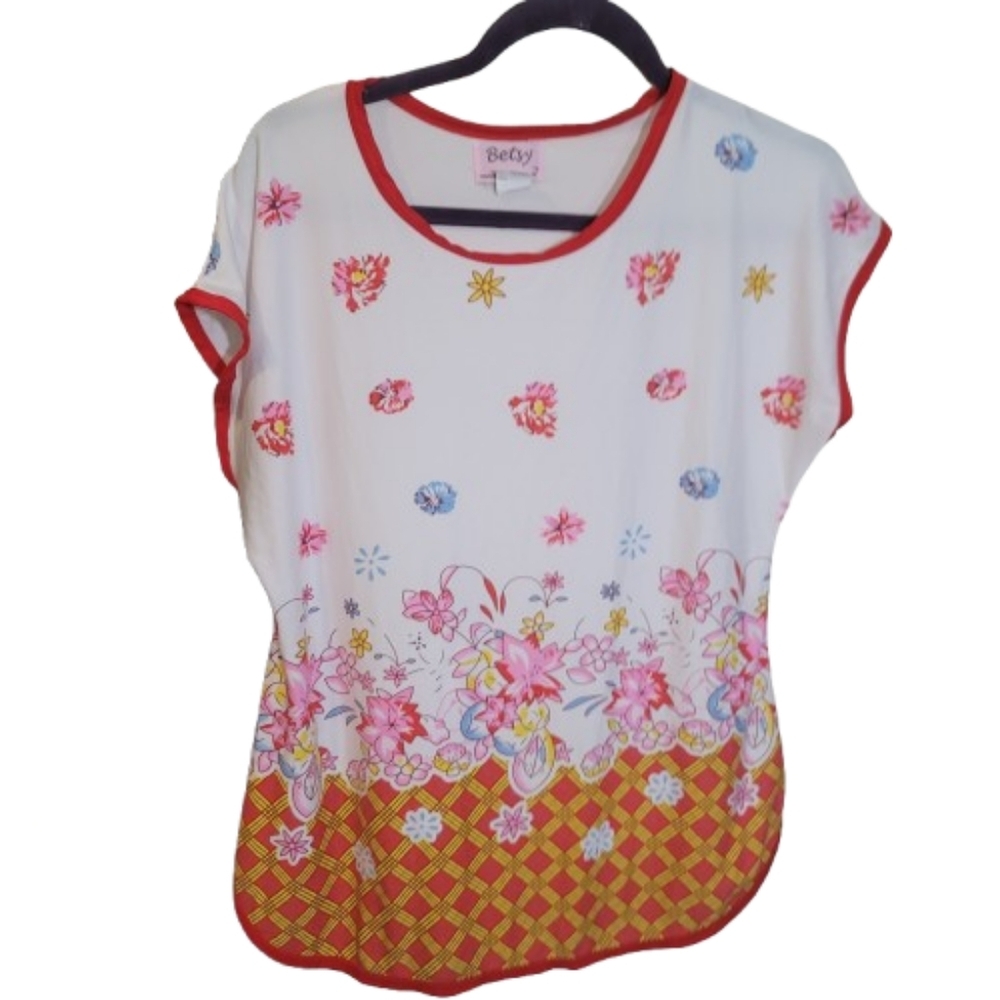 BETTY Loungewear Streetware Floral Patterned Top with Red Accents